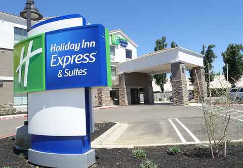 Exterior Holiday Inn Express & Suites BRENTWOOD, an IHG Hotel