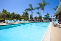 Swimming Pool Holiday Inn Express & Suites SAN DIEGO-ESCONDIDO, an IHG Hotel