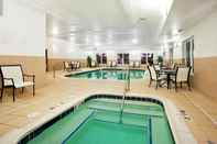 Swimming Pool Holiday Inn Express & Suites MATTOON, an IHG Hotel
