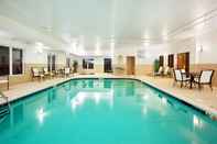 Swimming Pool Holiday Inn Express & Suites MATTOON, an IHG Hotel