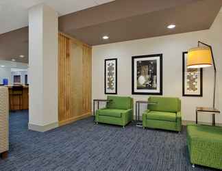 Lobi 2 Holiday Inn Express & Suites BROOKSHIRE - KATY FREEWAY, an IHG Hotel