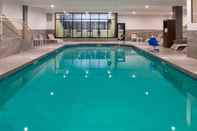 Swimming Pool Holiday Inn CONCORD DOWNTOWN, an IHG Hotel