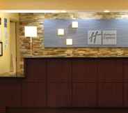 Lobby 2 Holiday Inn Express & Suites CHICAGO-ALGONQUIN, an IHG Hotel