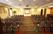 Functional Hall 5 Holiday Inn Express & Suites CHICAGO-ALGONQUIN, an IHG Hotel