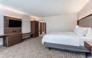 Bedroom 2 Holiday Inn Express & Suites HAMMOND, an IHG Hotel