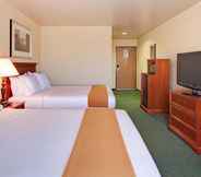 Bedroom 3 Holiday Inn Express & Suites TEHACHAPI HWY 58/MILL ST., an IHG Hotel
