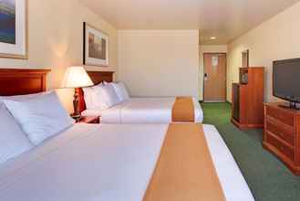 Bedroom 4 Holiday Inn Express & Suites TEHACHAPI HWY 58/MILL ST., an IHG Hotel