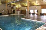 Kolam Renang Holiday Inn Express MUNISING-LAKEVIEW, an IHG Hotel