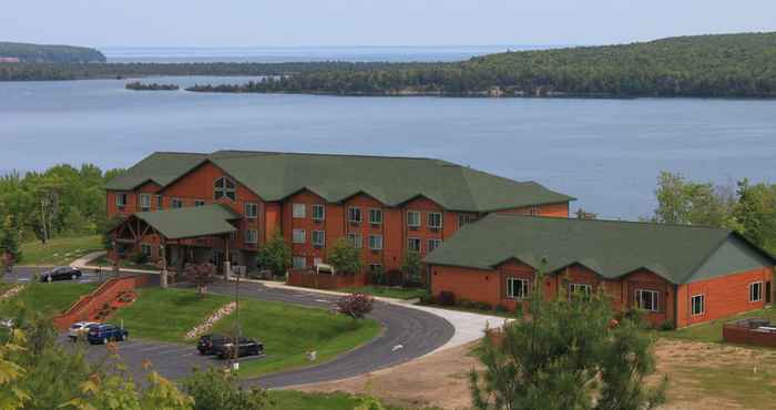 Exterior Holiday Inn Express MUNISING-LAKEVIEW, an IHG Hotel