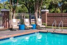 泳池 Holiday Inn & Suites DALLAS-ADDISON by IHG, an IHG Hotel