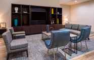 Ruang Umum 6 Holiday Inn & Suites DALLAS-ADDISON, an IHG Hotel