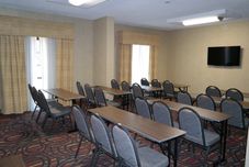 Functional Hall Holiday Inn Express FREDERICKSBURG SOUTHPOINT by IHG, an IHG Hotel