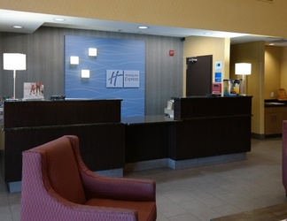 Lobi 2 Holiday Inn Express FREDERICKSBURG SOUTHPOINT, an IHG Hotel