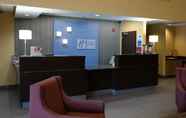 Lobi 2 Holiday Inn Express FREDERICKSBURG SOUTHPOINT, an IHG Hotel