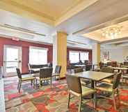 Restaurant 5 Holiday Inn Express & Suites UTICA, an IHG Hotel