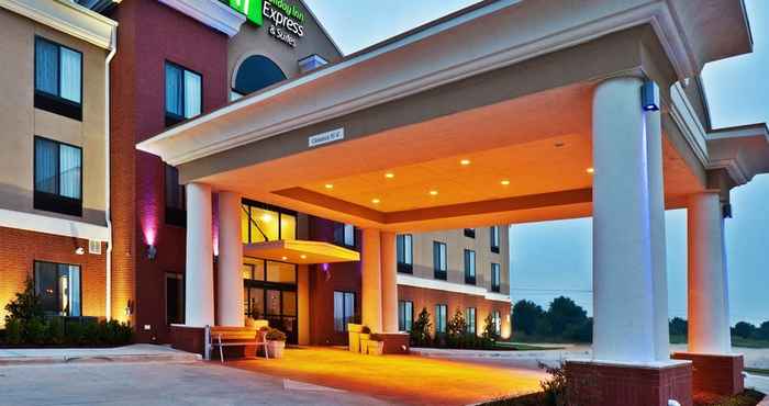 ภายนอกอาคาร Holiday Inn Express & Suites PERRY, an IHG Hotel