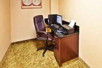 Functional Hall 4 Holiday Inn Express & Suites PERRY, an IHG Hotel