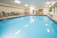 สระว่ายน้ำ Holiday Inn Express & Suites ABILENE, an IHG Hotel