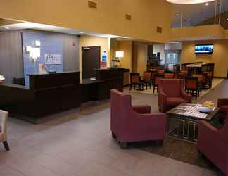 Lobi 2 Holiday Inn Express FREDERICKSBURG SOUTHPOINT, an IHG Hotel