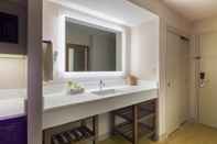 Toilet Kamar Holiday Inn Express PHILADELPHIA NE - LANGHORNE, an IHG Hotel