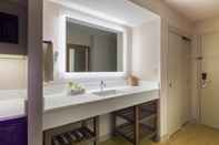 In-room Bathroom Holiday Inn Express PHILADELPHIA NE - LANGHORNE, an IHG Hotel