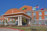 Exterior Holiday Inn Express & Suites CLUTE - LAKE JACKSON, an IHG Hotel