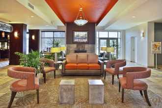 Lobby 4 Holiday Inn & Suites GREEN BAY STADIUM, an IHG Hotel