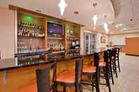 Bar, Kafe, dan Lounge Holiday Inn & Suites WILLIAMSBURG-HISTORIC GATEWAY, an IHG Hotel