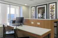 Functional Hall Holiday Inn Express ROCHESTER NE - IRONDEQUOIT, an IHG Hotel