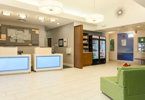 Lobby Holiday Inn Express ROCHESTER NE - IRONDEQUOIT by IHG, an IHG Hotel