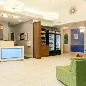 Take advantage of the hotel's express check in/out service. 1 Holiday Inn Express ROCHESTER NE - IRONDEQUOIT by IHG, an IHG Hotel, Khách sạn Chambers Residence Hall