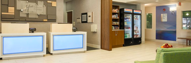 Lobby Holiday Inn Express ROCHESTER NE - IRONDEQUOIT by IHG, an IHG Hotel