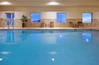 Swimming Pool Holiday Inn LINCOLN SOUTHWEST, an IHG Hotel