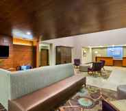 Lobby 6 Holiday Inn Express PALESTINE, an IHG Hotel
