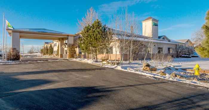 Exterior Holiday Inn Express & Suites RATON, an IHG Hotel