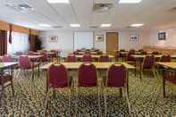 Functional Hall Holiday Inn Express & Suites RATON, an IHG Hotel