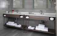 In-room Bathroom 4 Crowne Plaza ATLANTA PERIMETER AT RAVINIA, an IHG Hotel
