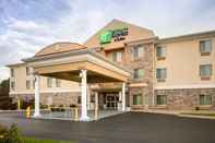 ภายนอกอาคาร Holiday Inn Express & Suites CLINTON, an IHG Hotel