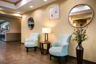 Lobby Holiday Inn Express & Suites CLINTON, an IHG Hotel