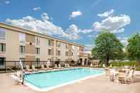 Kolam Renang Holiday Inn JOHNSTOWN-GLOVERSVILLE, an IHG Hotel