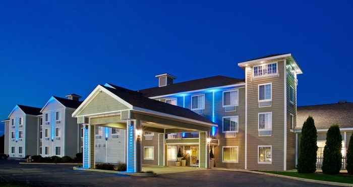 Exterior Holiday Inn Express & Suites NEW BUFFALO, MI, an IHG Hotel