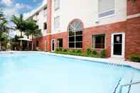 Kolam Renang Holiday Inn Express & Suites WESLACO, an IHG Hotel