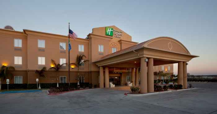 Exterior Holiday Inn Express & Suites ZAPATA, an IHG Hotel