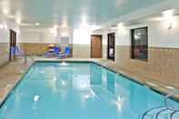 Swimming Pool Holiday Inn Express & Suites VANCOUVER MALL/PORTLAND AREA, an IHG Hotel