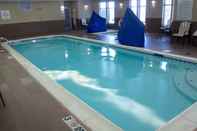 Swimming Pool Holiday Inn Express & Suites YOUNGSTOWN WEST - AUSTINTOWN, an IHG Hotel