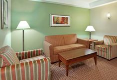 Ruang Umum 2 Holiday Inn Express & Suites NIAGARA FALLS by IHG, an IHG Hotel