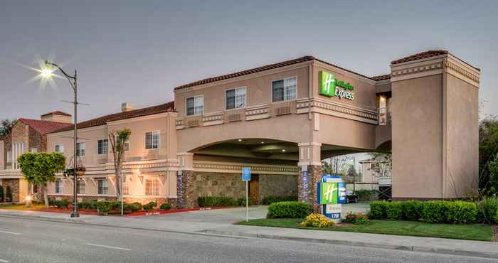 Exterior Holiday Inn Express & Suites SANTA CLARA, an IHG Hotel