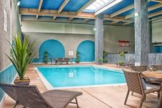 สระว่ายน้ำ Holiday Inn NIAGARA FALLS STATE PARK ENTRY by IHG, an IHG Hotel