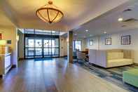 Lobby Holiday Inn Express MILWAUKEE N-BROWN DEER/MEQUON, an IHG Hotel