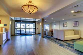 Lobby 4 Holiday Inn Express MILWAUKEE N-BROWN DEER/MEQUON, an IHG Hotel